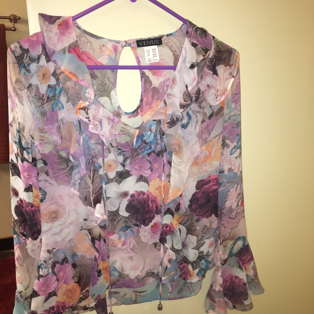 Very Pretty! Ruffle detailing VENUS brand.
